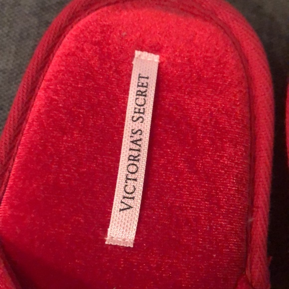 NWT Victoria Secret red slippers - Picture 2 of 4